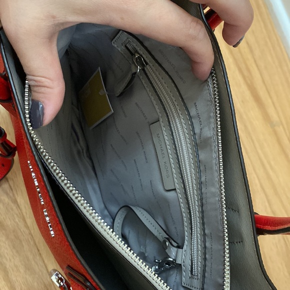 Michael Kors Mercer Bag - Picture 4 of 7